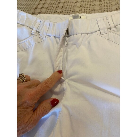 Cato Women’s Activewear White Capris Pants Size 8 With Elastic Waist & Pockets - Picture 3 of 9